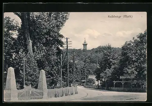 AK Kalkberge /Mark, Strassenpartie mit Aussichtsturm