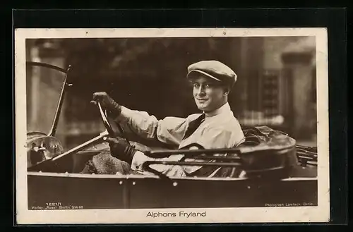AK Schauspieler Alphons Fryland fährt Auto