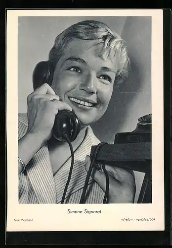 AK Schauspielerin Simone Signoret am Telefon