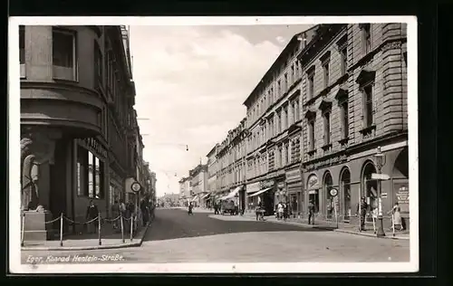 AK Eger, Passanten in der Konrad-Henlein-Strasse