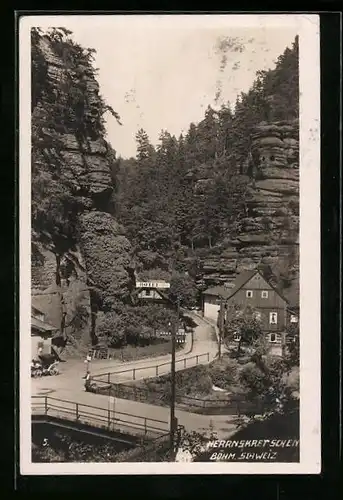 AK Herrnskretschen / Hrensko, Strassenpartie am Hotel Mühle