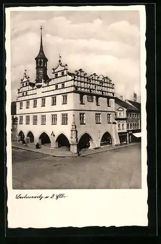 AK Leitmeritz / Litomerice, Strassenpartie vor Gebäude mit Turm