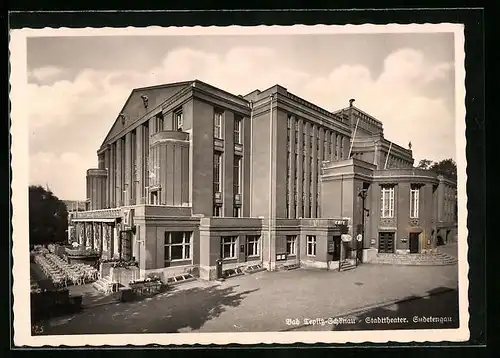 AK Teplitz Schönau / Teplice, Teilansicht des Stadttheaters