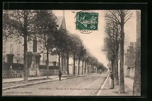 AK Pithiviers, L`Avenue de la République et l`Ecole Saint-Grégoire