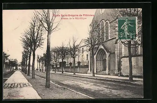 AK Pithiviers, École Saint-Grégoire, Avenue de la Républiqee