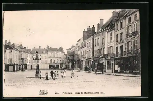 AK Pithiviers, Place du Martroi