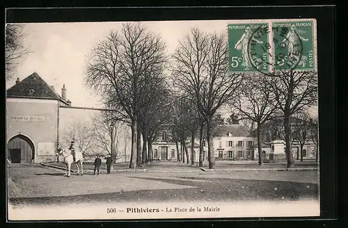 AK Pithiviers, La Place de la Mairie