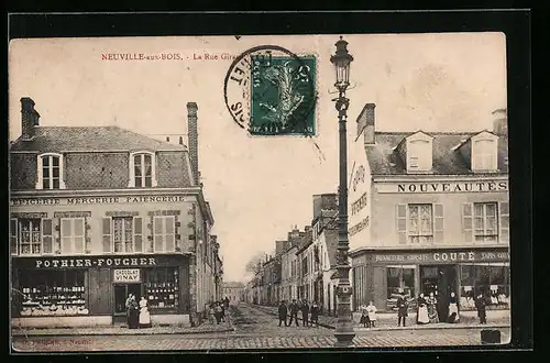 AK Neuville-aux-Bois, Neuville-aux-Bois, La Rue Girard