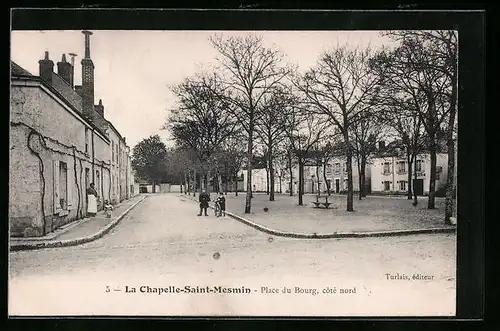 AK La Chapelle-Saint-Mesmin, Place du Bourg, coté nord