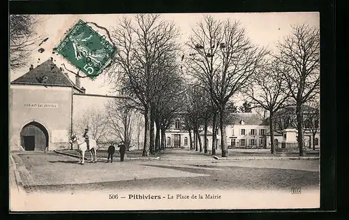AK Pithiviers, La Place de la Mairie