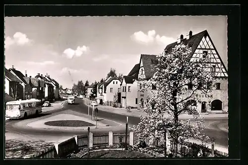 AK Schwaig b. Nürnberg, Teilansicht mit Omnibus