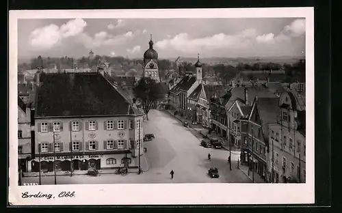 AK Erding /Obb., Teilansicht aus der Vogelschau mit Kirche und Eisenwaren- und Kohlenhandlung