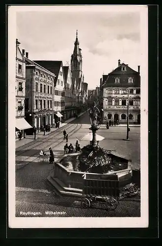 AK Reutlingen, Wilhelmstrasse mit Brunnen