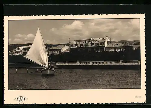 AK Crikvenica, Segelboot vor dem Hotel Crikvenica