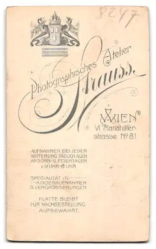 Fotografie Atelier Strauss, Wien, Mariahilferstr. 81, Portrait charmante junge Frau mit Ohr- und Halsschmuck