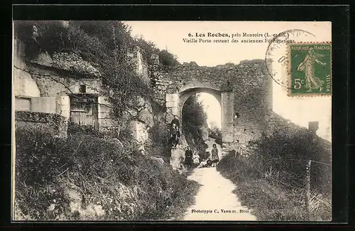 AK Les Roches, Vieille Porte restant des anciennes Fortifications