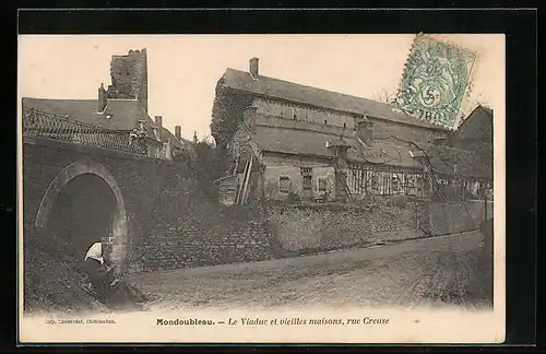 AK Mondoubleau, le Viaduc et vieilles maisons, rue Creuse