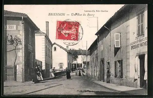 AK Briennon, Une Rue du Bourg, Strassenpartie