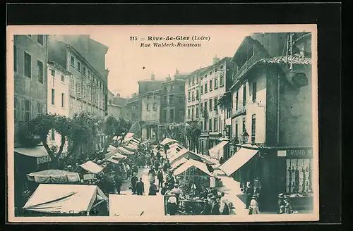 AK Rive-de-Gier, Rue Waldeck-Rousseau, Strassenpartie