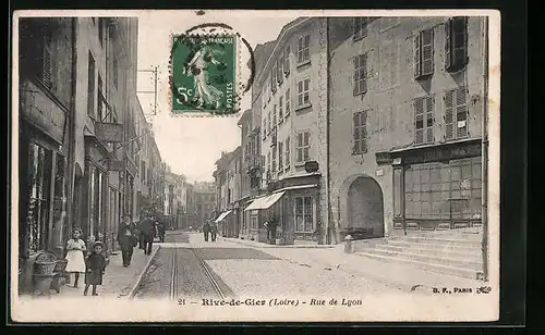 AK Rive-de-Gier, Rue de Lyon, Strassenpartie