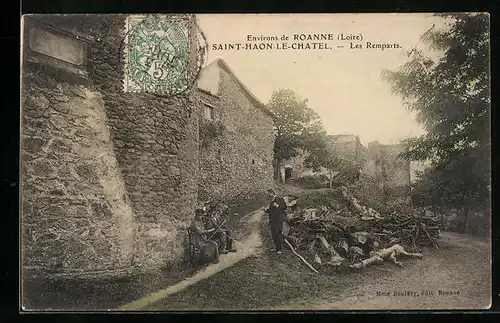 AK Saint-Haon-le-Chatel, les Remparts