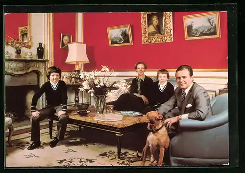 AK Die königliche Familie auf Schloss Amalienberg