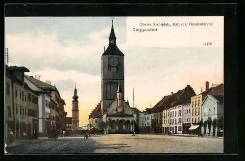 AK Deggendorf, Oberer Stadtplatz mit Rathaus und Gnadenkirche