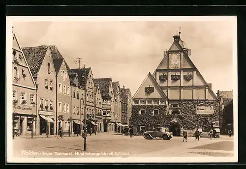 AK Weiden /Bayer. Ostmark, Hindenburgplatz mit Geschäften und Rathaus