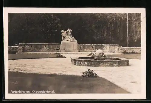 AK Partenkirchen, Kriegerdenkmal mit Brunnen