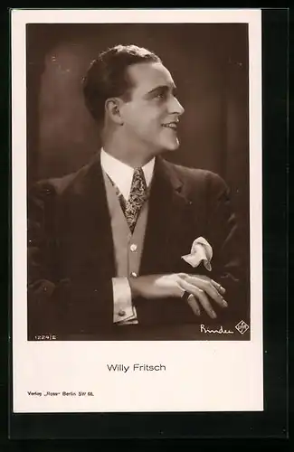 AK Schauspieler Willy Fritsch charmant lächelnd im Anzug