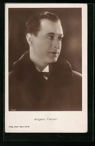 AK Schauspieler Angelo Ferrari im Mantel mit Pelzkragen