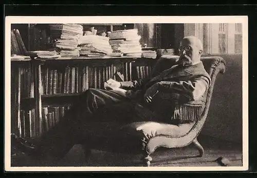 AK Prof. Masaryk ve své pracovne krátce pred odjezdem do ciziny 1914