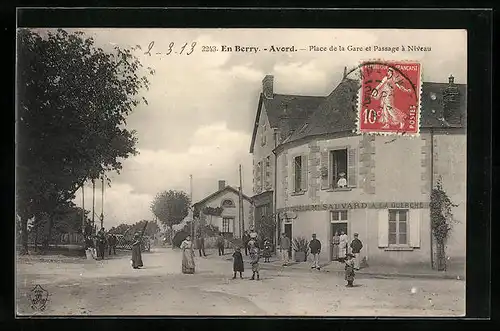 AK Avord, Place de la Gare et Passage à Niveau