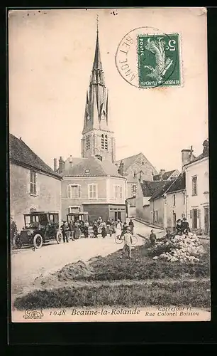 AK Beaune-la-Rolande, Carrefour et Rue Colonel Boisson