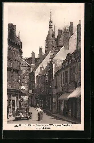 AK Gien, Maison du XVe si. rue Gambetta et le Château