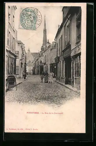 AK Pithiviers, La Rue de la Couronne