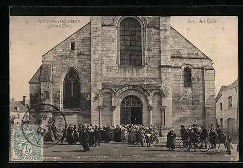 AK Selles-sur-Cher, Sortie de l`Eglise