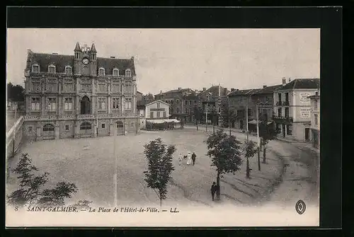 AK Saint-Galmier, La Place de l`Hotel-de-Ville