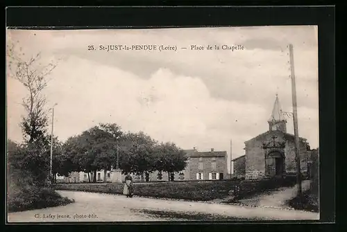 AK St-Just-la-Pendue, Place de la Chapelle