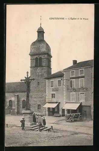 AK Coutouvre, L`Eglise et la Place