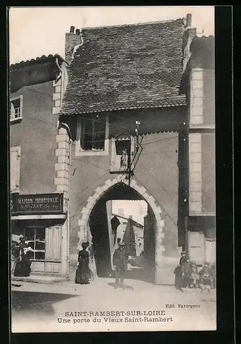 AK Saint-Romain-sur-Loire, Une porte du Vieux Saint-Rambert