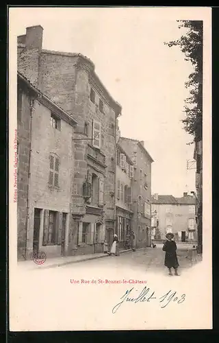 AK Saint-Bonnet-le-Chateau, Une Rue, Vieille Maison