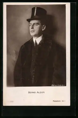 AK Schauspieler Bernd Aldor mit Zylinder