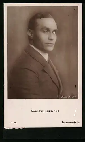 AK Schauspieler Karl Beckersachs blickt über die Schulter