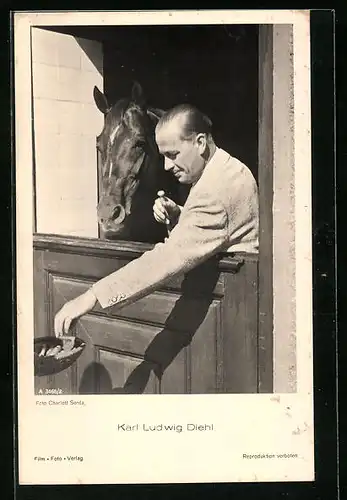 AK Schauspieler Karl Ludwig Diehl mit einem Pferd
