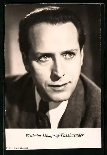 AK Schauspieler Wilhelm Domgraf-Fassbaender im Anzug mit Krawatte