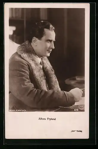 AK Schauspieler Alfons Fryland im Mantel mit Pelz