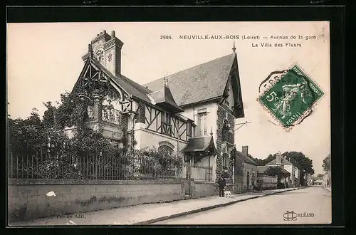 AK Neuville-aux-Bois, Avenue de la Gare, la Villa des Fleurs