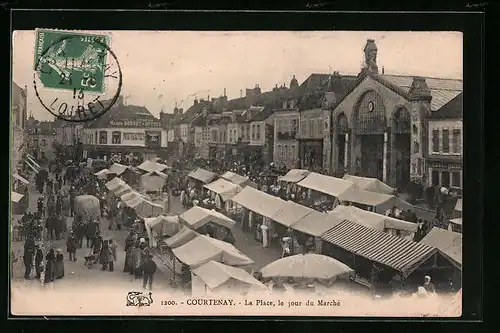 AK Courtenay, la Place, le jour du Marché