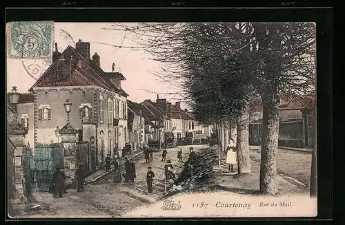 AK Courtenay, Rue du Mail